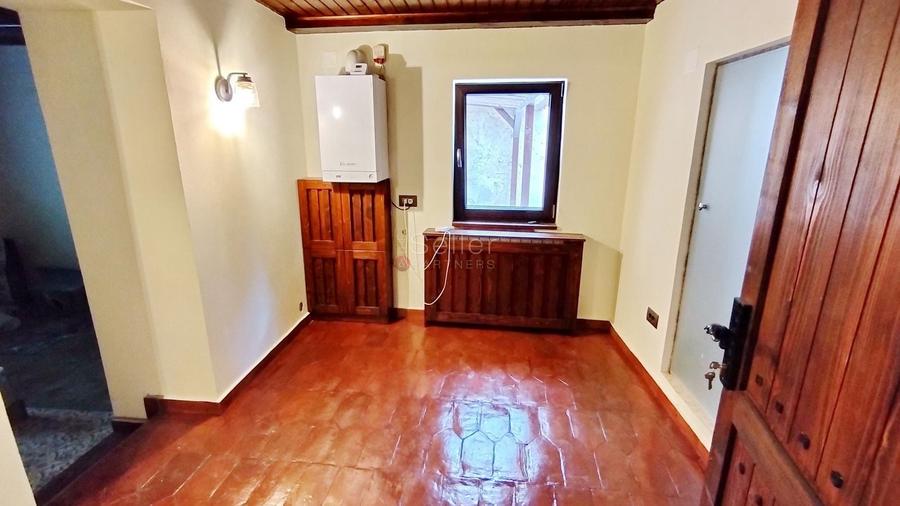 Casă individuală cu 3 camere cu Teren 300 Mp în Central