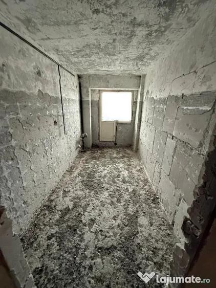 Apartament cu 3 camere decomandat în Independenței