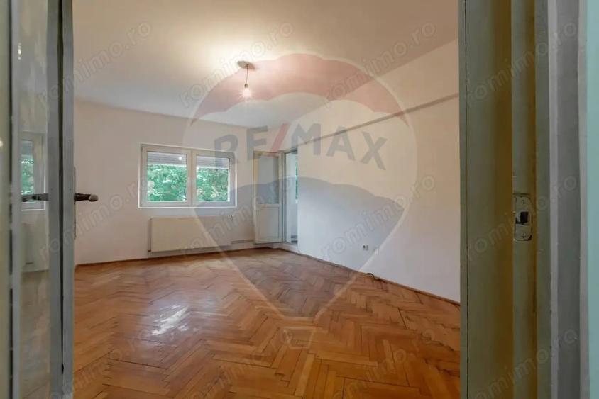 Apartament cu 3 camere decomandat în Central