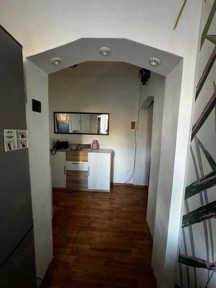 Apartament cu 2 camere semidecomandat, mobilat în Central