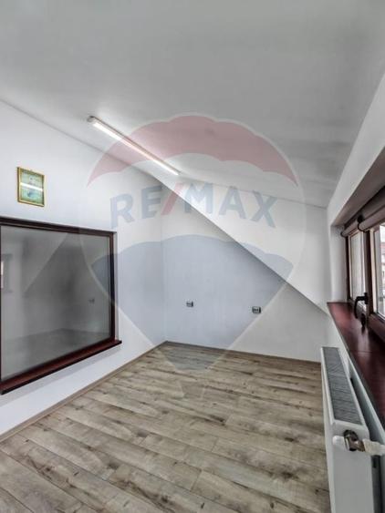 Casă cu 4 camere cu Teren 50 Mp în Blumăna