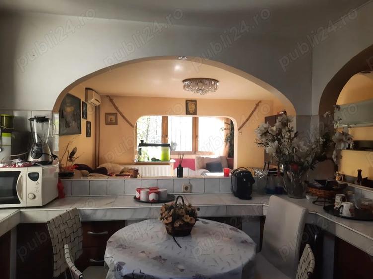 Apartament cu 3 camere decomandat în Girocului