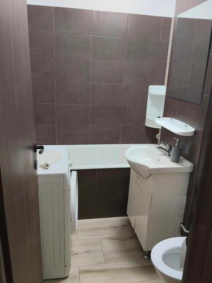 Garsonieră semidecomandată în Titan