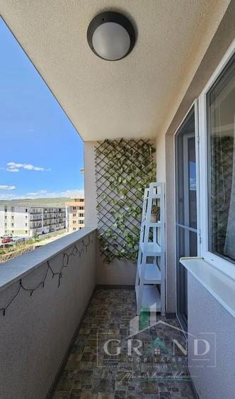 Apartament cu 3 camere semidecomandat, mobilat în Florești