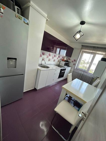 Apartament cu 3 camere de vânzare , zona Doraly - 7