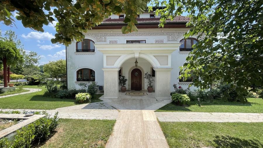 Casă individuală cu 10 camere cu Piscina în Balotești