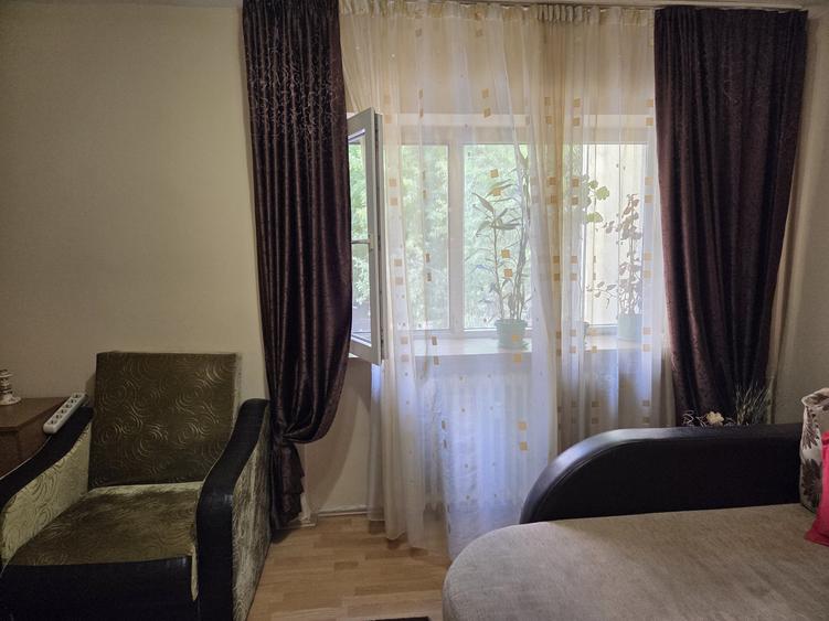 Apartament cu 2 camere decomandat în Moșilor