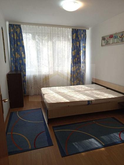 Apartament cu 3 camere decomandat, mobilat în Alexandru Obregia