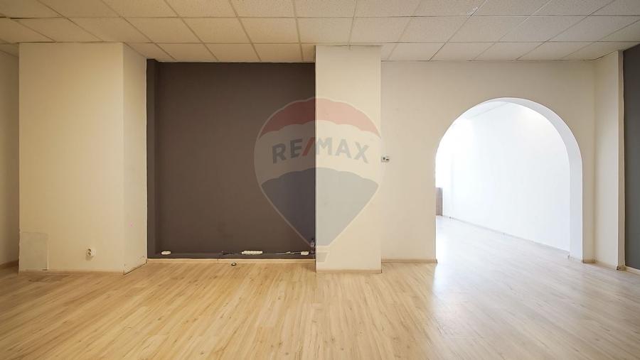 Spațiu comercial, de 65 mp, în Hărmanului