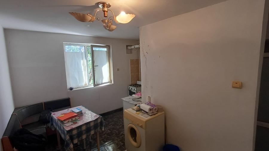 Apartament cu 3 camere semidecomandat în Antiaeriană
