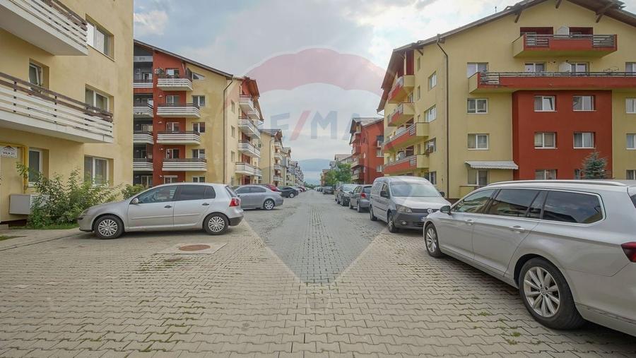 Apartament cu 2 camere semidecomandat, mobilat în Sânpetru