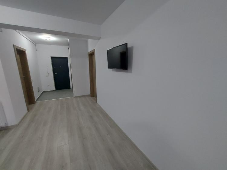 Apartament cu 2 camere decomandat în Tractorul