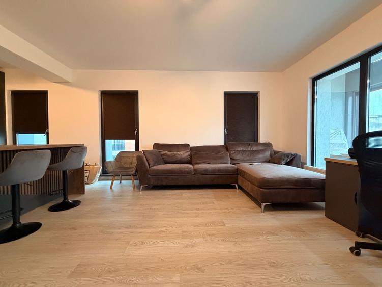 Apartament cu 3 camere, mobilat în Decebal