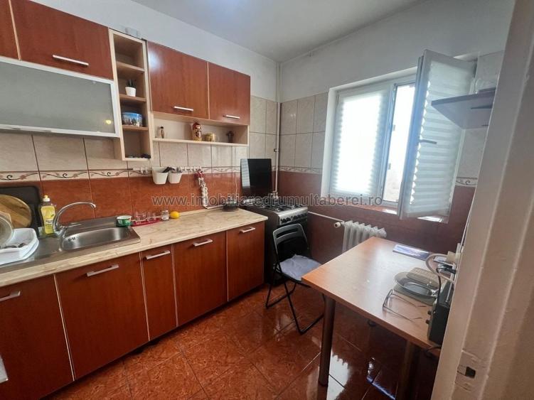 Apartament cu 3 camere decomandat în Drumul Taberei