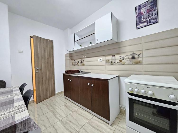 Apartament cu 2 camere semidecomandat, mobilat în Central