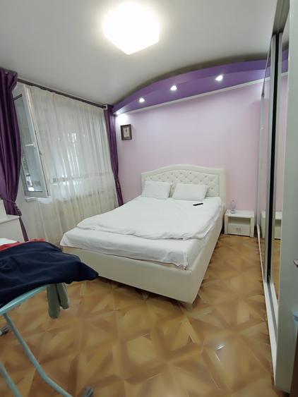 Apartament cu 2 camere decomandat în Podu Roș