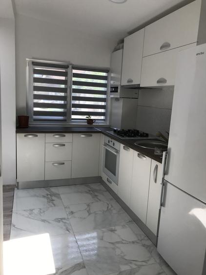 Apartament cu 2 camere decomandat în Tractorul