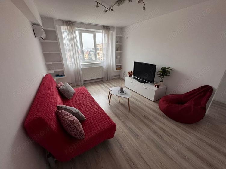 Apartament cu 3 camere semidecomandat în Central