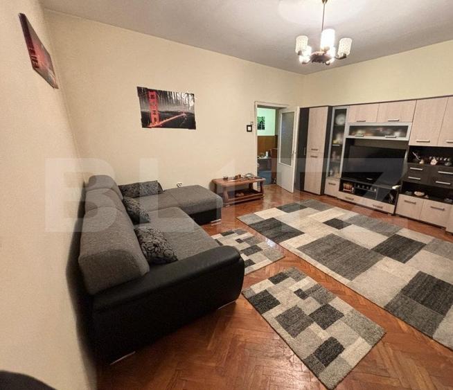 Apartament cu 3 camere decomandat, mobilat în Central — fotografia 1