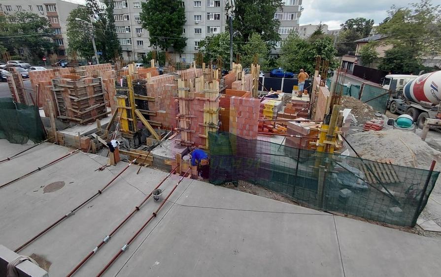 Casă cu 4 camere cu Teren 117 Mp în 1 Decembrie