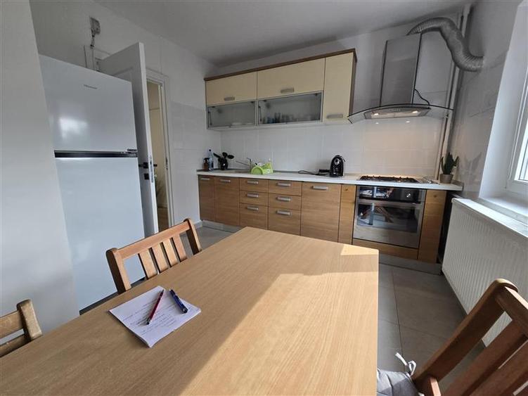 Apartament cu 2 camere decomandat, mobilat în Brâncoveanu