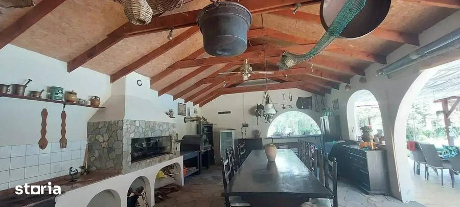 Casă cu 8 camere cu Teren 2300 Mp în Corbeanca