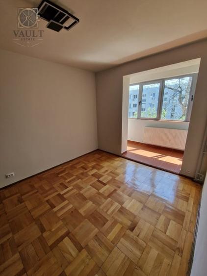 Apartament cu 3 camere semidecomandat în 1 Decembrie 1918