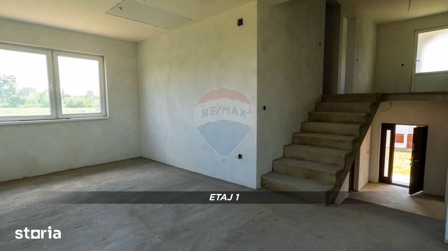 Casă cu 5 camere cu Teren 600 Mp în Mireșu Mare