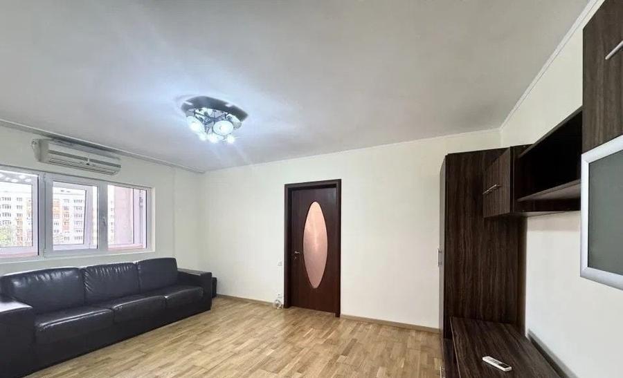 Apartament cu 3 camere, mobilat în Rahova