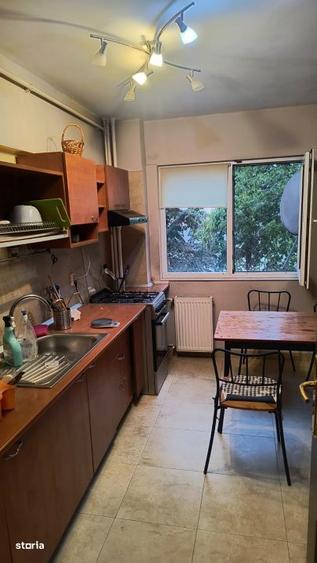 Apartament cu 3 camere decomandat, mobilat în Giurgiului
