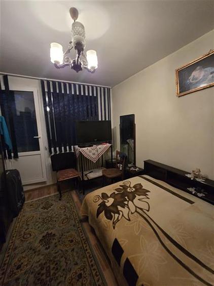 Apartament cu 3 camere semidecomandat în Brâncoveanu