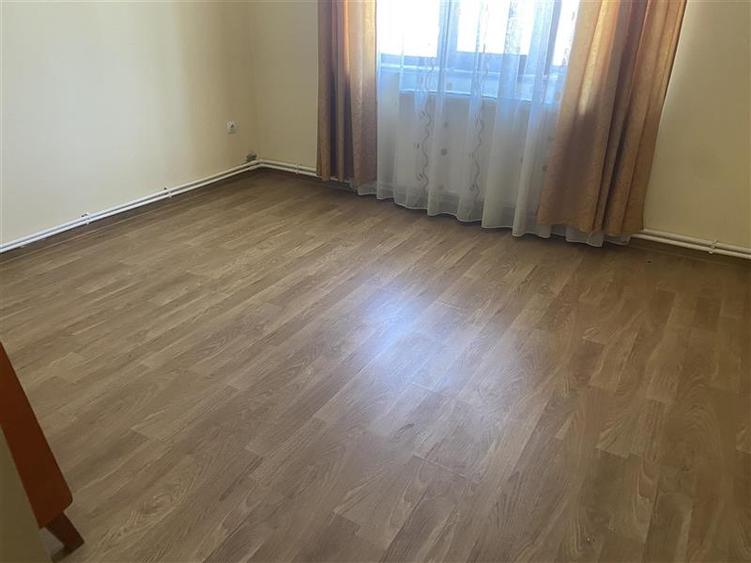 Casă individuală cu 3 camere cu Canalizare în Hângulești
