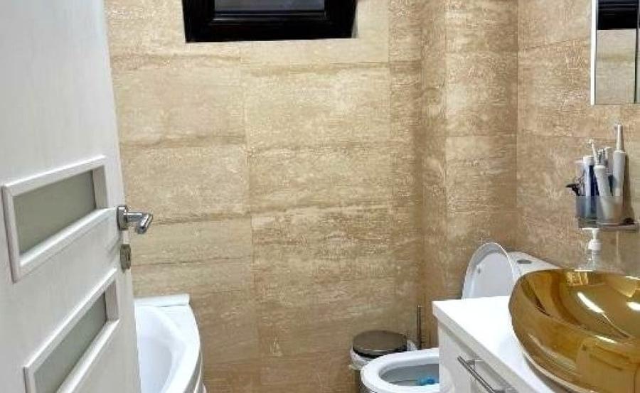 Casă cu 5 camere cu Teren 140 Mp în Domenii