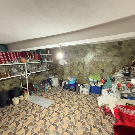 Casă individuală cu 9 camere cu Canalizare în Exterior Nord