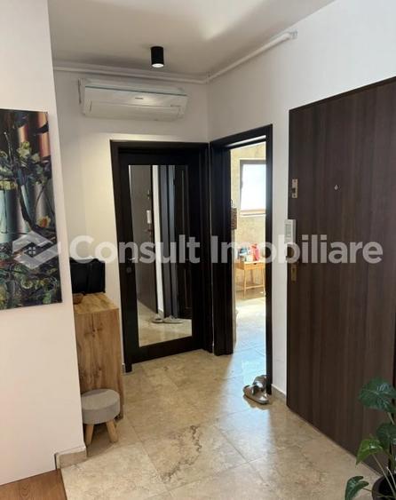 Apartament cu 3 camere semidecomandat, mobilat în Bună Ziua
