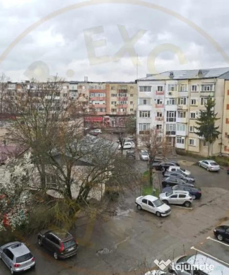 Apartament cu 3 camere decomandat, mobilat în Eremia