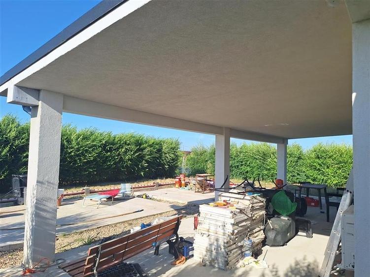 Casă individuală cu 4 camere cu Teren 1300 Mp în Alparea