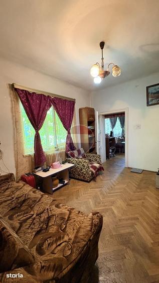 Casă cu 5 camere cu Teren 716 Mp în Central