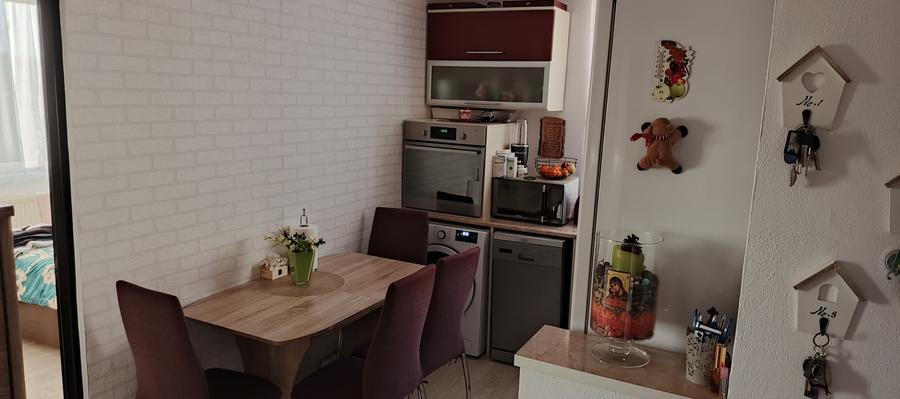 Apartament cu 3 camere decomandat, mobilat în Central