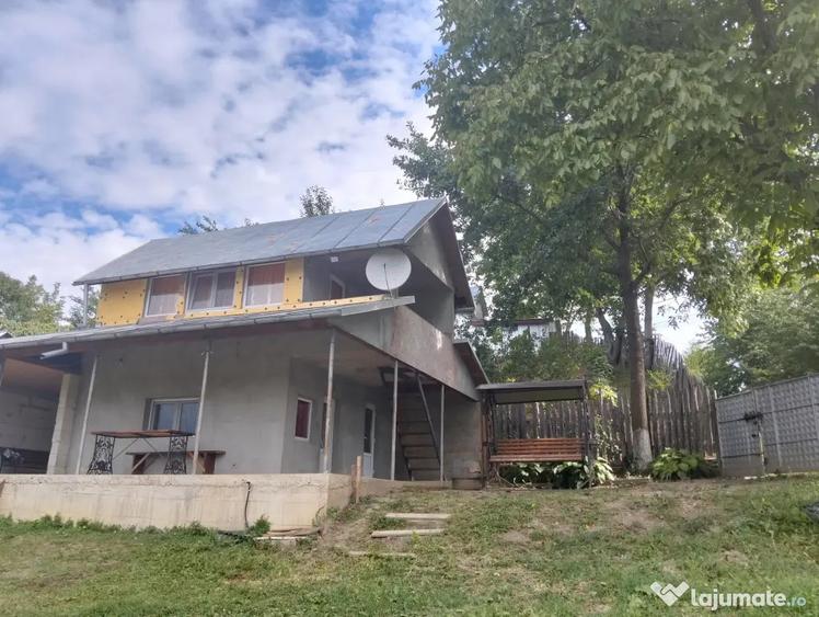 Casă cu 3 camere în Socea