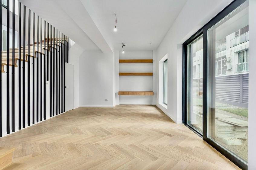 Duplex cu 6 camere cu Canalizare în Iancu Nicolae