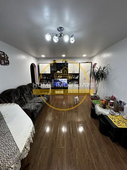Apartament cu 3 camere semidecomandat, mobilat în Alexandru cel Bun