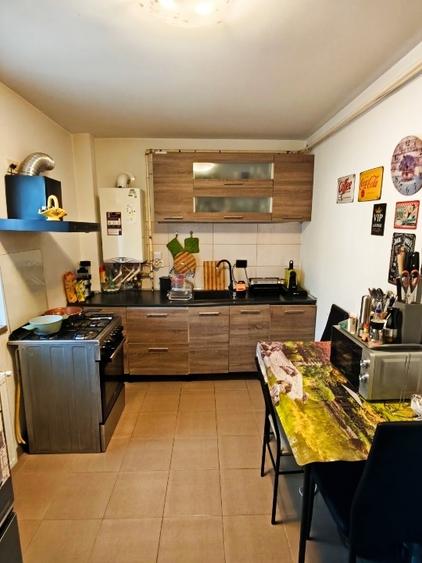 Apartament cu 3 camere decomandat, mobilat în Berceni