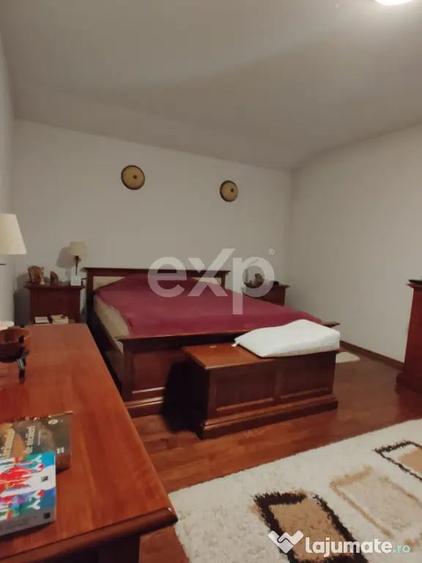 Casă cu 9 camere cu Teren 2000 Mp în Breazu