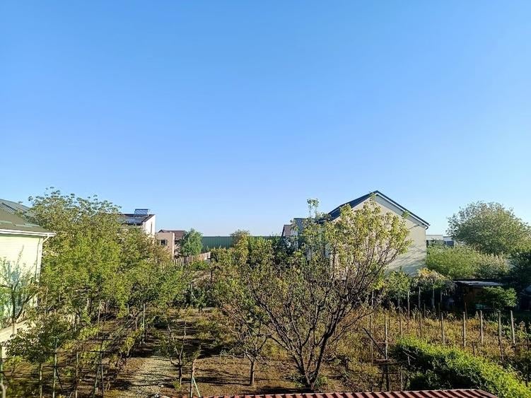 Casă individuală cu 10 camere cu Teren 1000 Mp în Central
