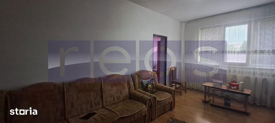 Apartament cu 3 camere semidecomandat, mobilat în Central