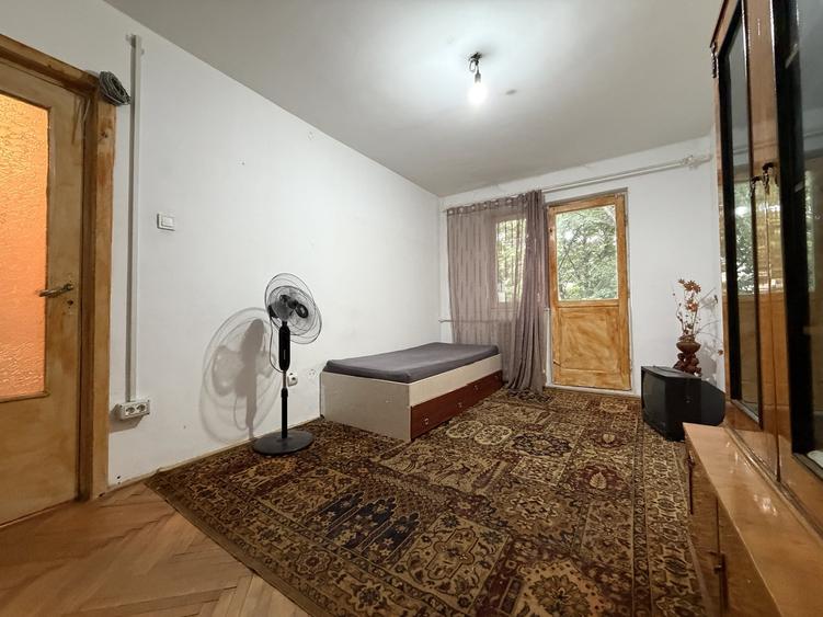 Apartament cu 3 camere semidecomandat în Dacia