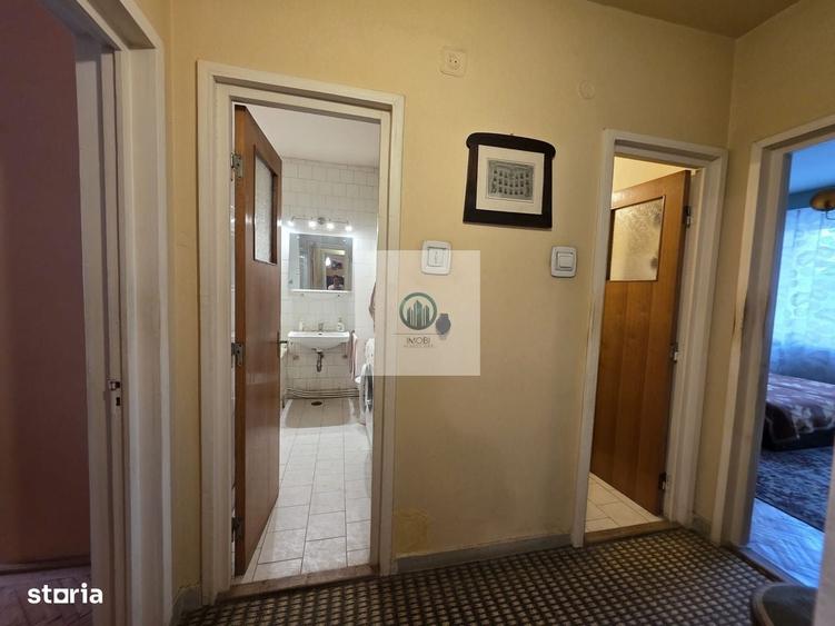 Apartament cu 4 camere decomandat în Deve