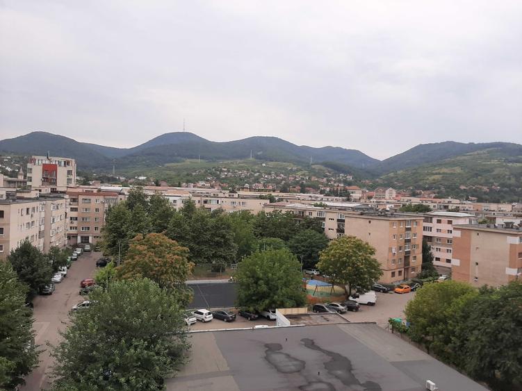 Garsonieră decomandată în Decebal