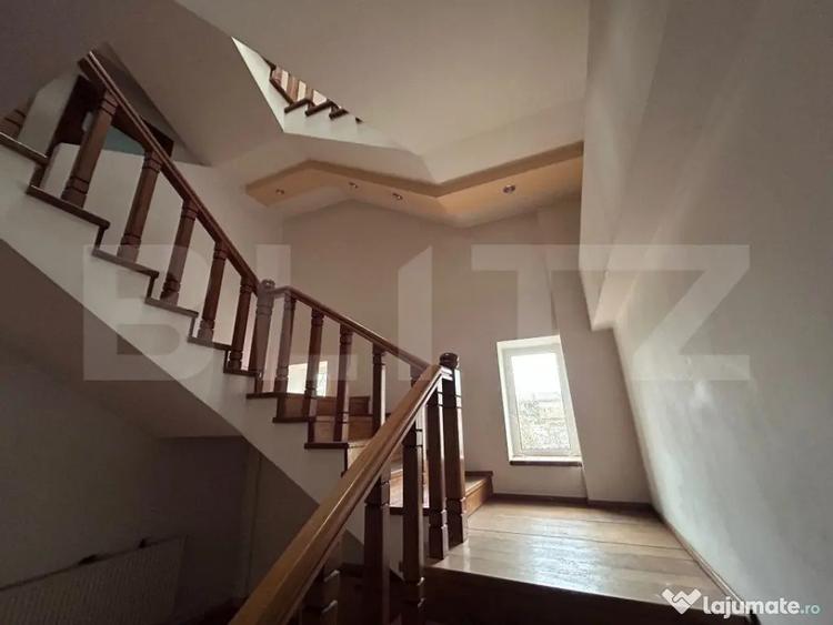 Casă cu 7 camere cu Teren 900 Mp în Central